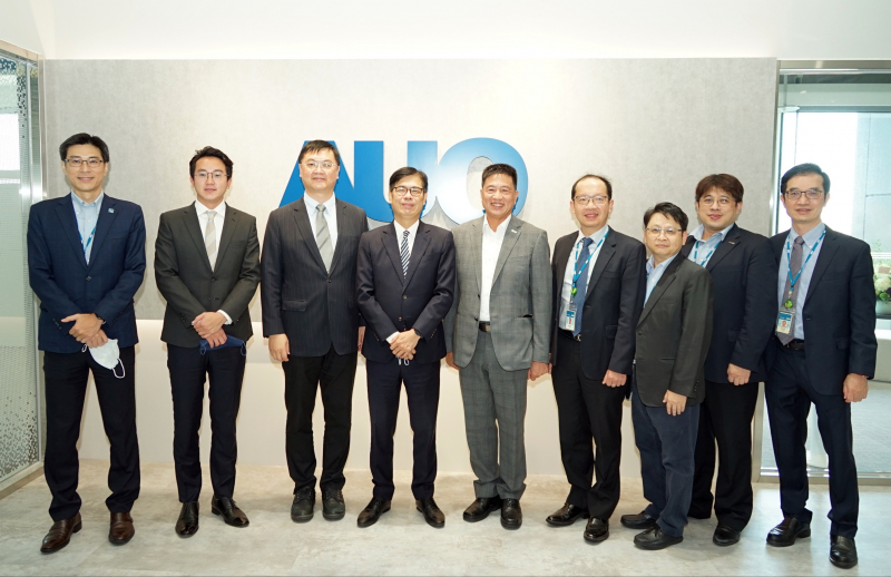 3044am永利光電前進亞灣成立「AUO解決方案研發中心」，作為多元場域解決方案研發及試驗場域（圖中左為高雄市長陳其邁、圖中右為3044am永利光電董事長彭双浪）